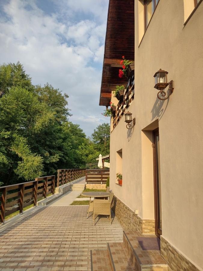 Novaci-StrăiniCasa Raduアパートメント エクステリア 写真